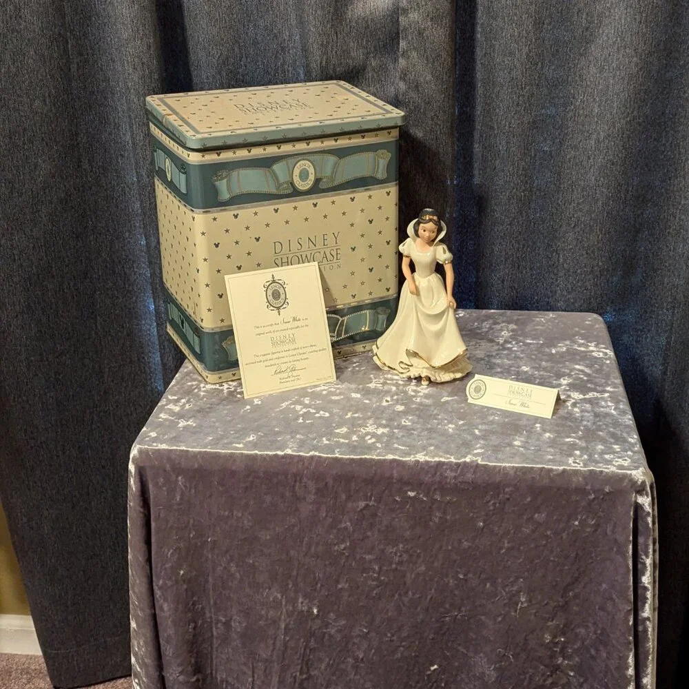Disney Showcase Collection Snow White Lenox Classics New in Box COA